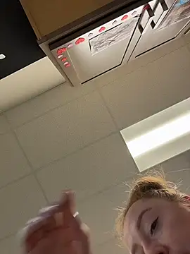 cinnatitties online show from 11.04.25