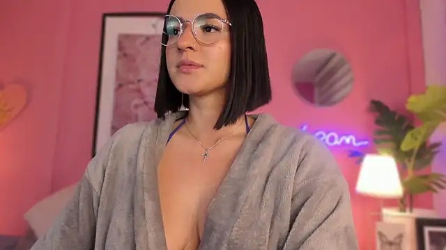 Snapshot of SoySaraa chatting on 01.29.25 SoySaraa online show from 01.29.25