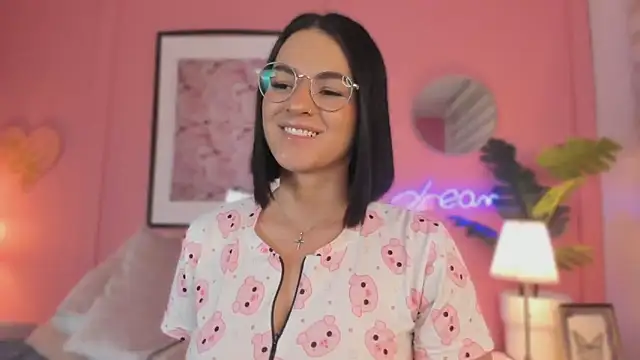 Snapshot of SoySaraa chatting on 02.06.25 SoySaraa online show from 02.06.25