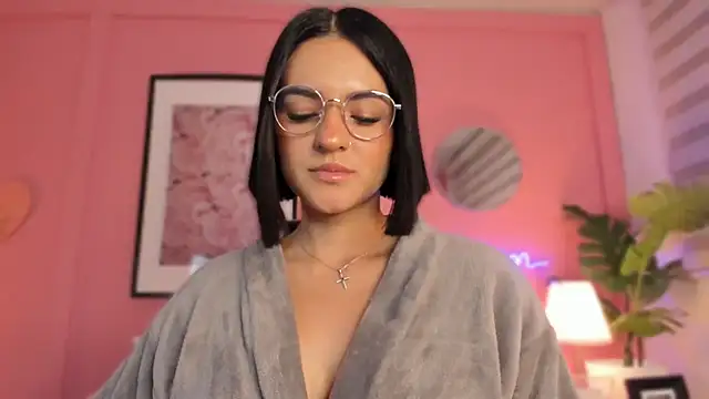 Snapshot of SoySaraa chatting on 02.21.25 SoySaraa online show from 02.21.25