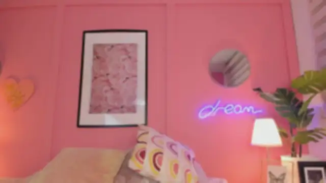 Snapshot of SoySaraa chatting on 03.11.25 SoySaraa online show from 03.11.25