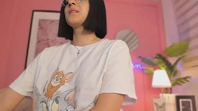 Snapshot of SoySaraa chatting on 03.19.25 SoySaraa online show from 03.19.25