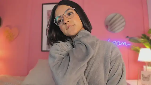 Snapshot of SoySaraa chatting on 03.21.25 SoySaraa online show from 03.21.25