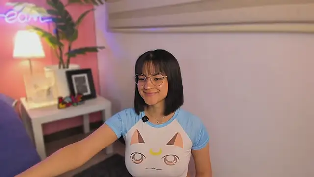 Snapshot of SoySaraa chatting on 11.04.25 SoySaraa online show from 11.04.25