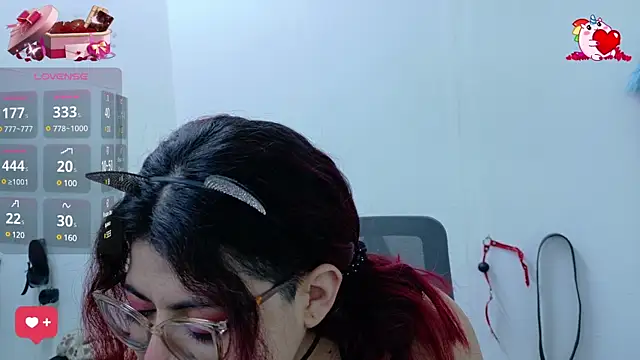 Catwhite  online show from 02.18.25