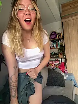 Snapshot of Darling_XXX chatting on 04.03.26 Darling XXX online show from 04.03.26