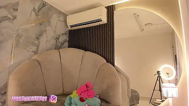 Katemoss70 online show from 02.14.25