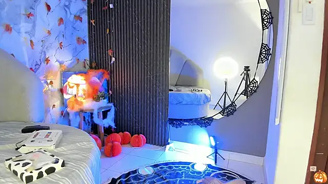 Katemoss70 online show from 10.24.25