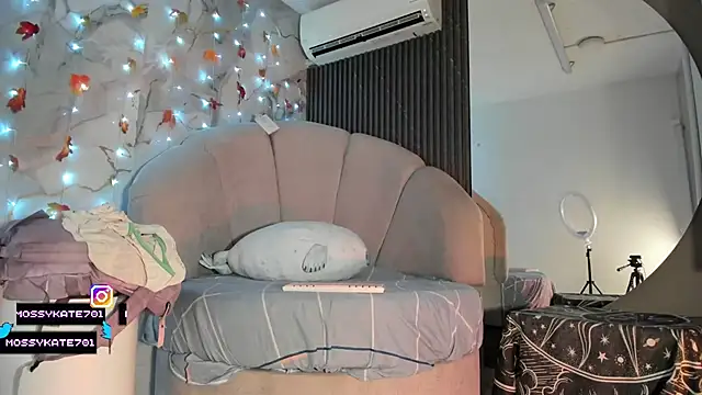 Katemoss70 online show from 11.13.25