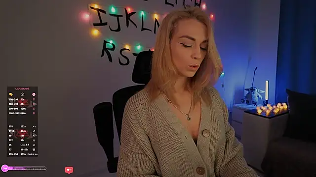 Snapshot of AskAlexa chatting on 11.26.25 AskAlexa online show from 11.26.25