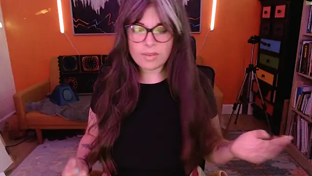 TheLenaAdams online show from 11.04.25