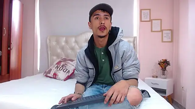 Snapshot of ryan_maxy chatting on 02.04.25 ryan maxy online show from 02.04.25