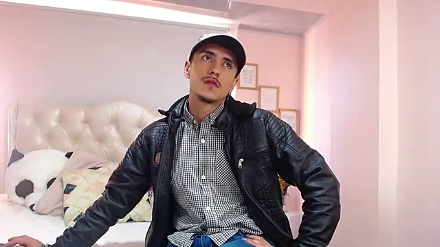 Snapshot of ryan_maxy chatting on 02.10.25 ryan maxy online show from 02.10.25