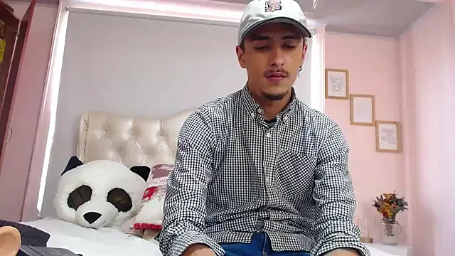 Snapshot of ryan_maxy chatting on 02.10.25 ryan maxy online show from 02.10.25