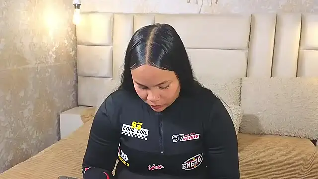 EmilyQueen3x online show from 05.12.26