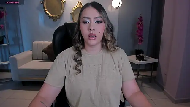 Snapshot of MartinnaBonnet chatting on 01.23.25 MartinnaBonnet online show from 01.23.25