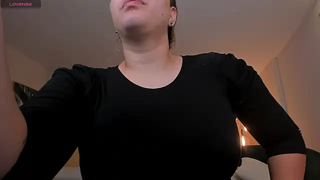 Snapshot of MartinnaBonnet chatting on 02.11.25 MartinnaBonnet online show from 02.11.25