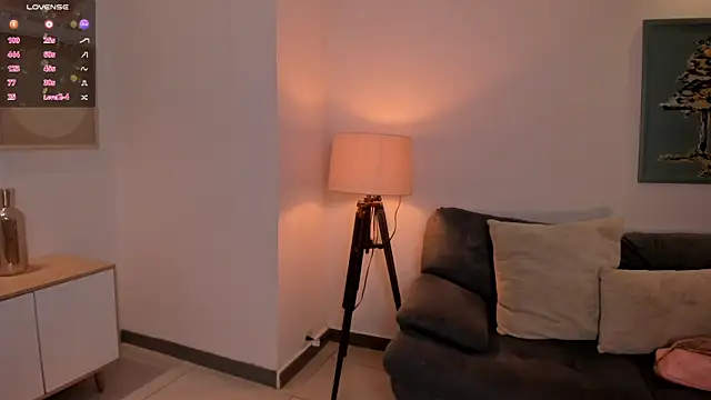 Snapshot of MartinnaBonnet chatting on 02.19.25 MartinnaBonnet online show from 02.19.25