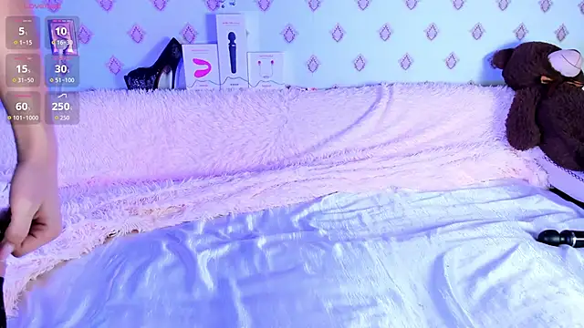 Briana Lovs online show from 04.30.26