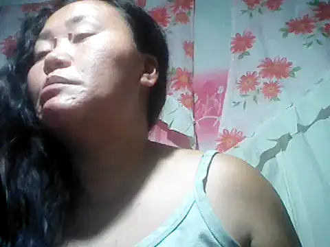 Snapshot of Sexyhorney4u chatting on 12.27.24 Sexyhorney4u online show from 12.27.24