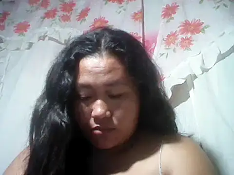 Snapshot of Sexyhorney4u chatting on 12.28.24 Sexyhorney4u online show from 12.28.24