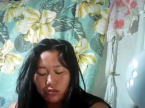 Snapshot of Sexyhorney4u chatting on 09.23.25 Sexyhorney4u online show from 09.23.25