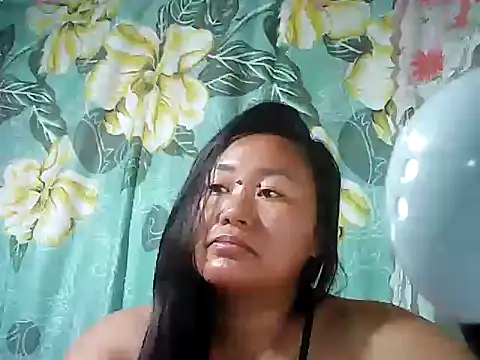 Snapshot of Sexyhorney4u chatting on 10.05.25 Sexyhorney4u online show from 10.05.25