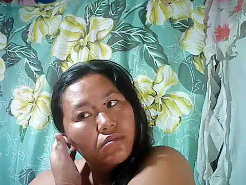 Snapshot of Sexyhorney4u chatting on 10.13.25 Sexyhorney4u online show from 10.13.25