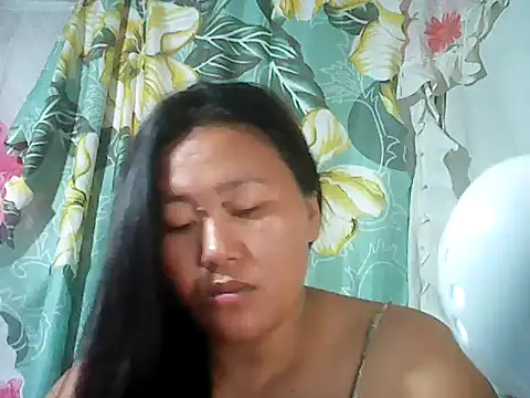 Snapshot of Sexyhorney4u chatting on 10.31.25 Sexyhorney4u online show from 10.31.25