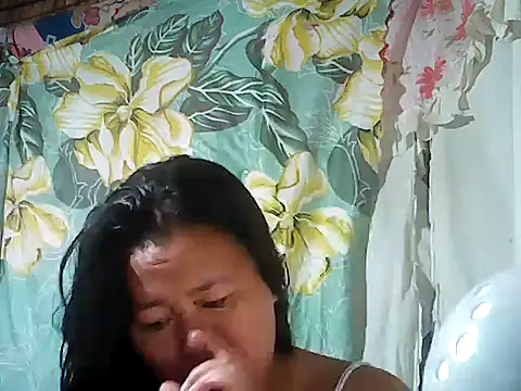 Snapshot of Sexyhorney4u chatting on 11.17.25 Sexyhorney4u online show from 11.17.25