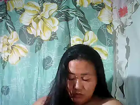 Snapshot of Sexyhorney4u chatting on 11.26.25 Sexyhorney4u online show from 11.26.25