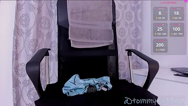 Snapshot of tommylongxx chatting on 12.06.24 tommylongxx online show from 12.06.24