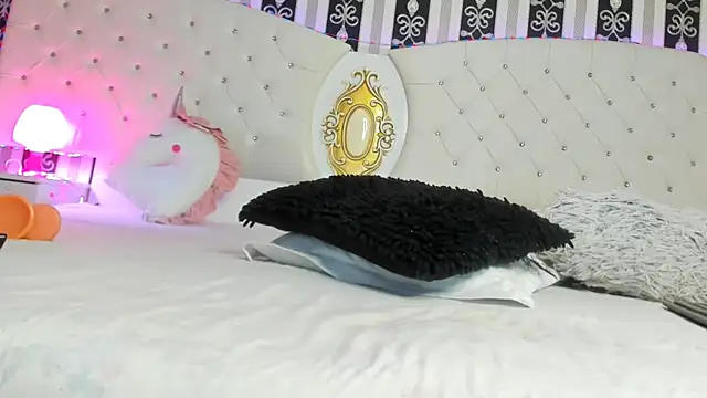 Snapshot of Aidasina chatting on 03.10.25 Aidasina online show from 03.10.25