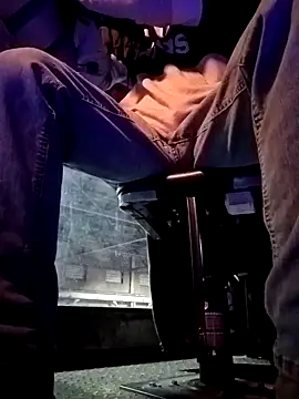 Snapshot of mak_bain chatting on 12.20.24 mak bain online show from 12.20.24