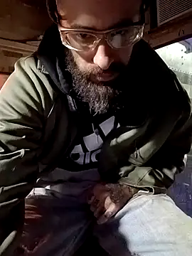 Snapshot of mak_bain chatting on 12.20.24 mak bain online show from 12.20.24