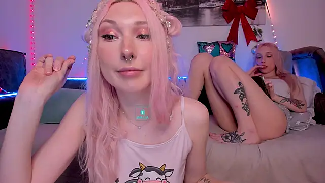 Snapshot of AlexRoseLiRed chatting on 01.20.25 AlexRoseLiRed online show from 01.20.25