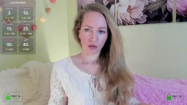 Snapshot of Queenymel chatting on 12.12.24 Queenymel online show from 12.12.24