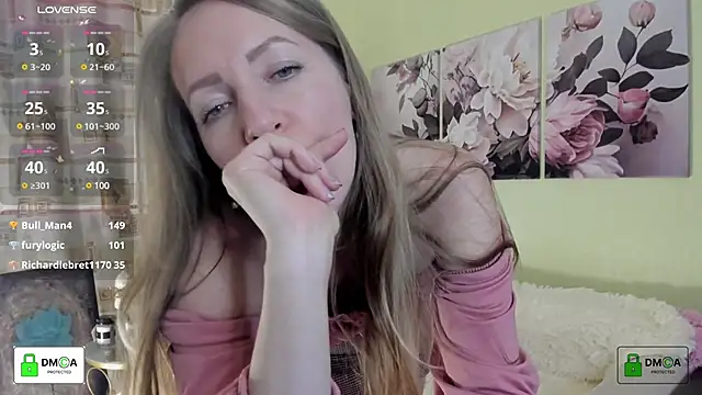 Snapshot of Queenymel chatting on 02.16.25 Queenymel online show from 02.16.25