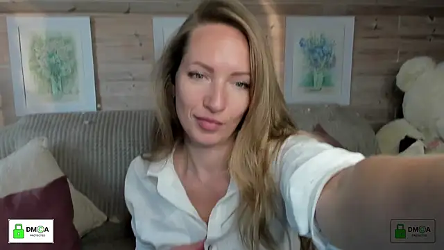 Snapshot of Queenymel chatting on 09.11.25 Queenymel online show from 09.11.25