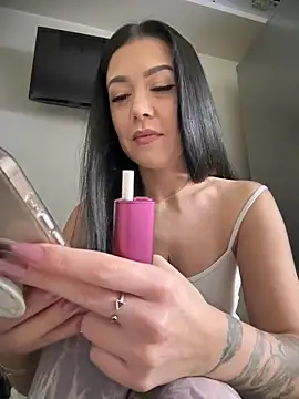 Snapshot of denise_k chatting on 12.20.24 denise k online show from 12.20.24