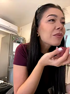 Snapshot of denise_k chatting on 10.06.25 denise k online show from 10.06.25