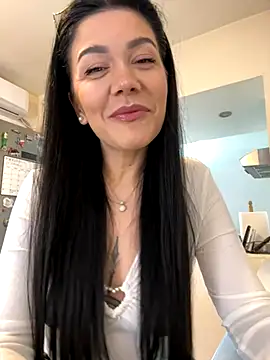 Snapshot of denise_k chatting on 10.23.25 denise k online show from 10.23.25