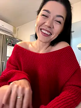 Snapshot of denise_k chatting on 10.29.25 denise k online show from 10.29.25