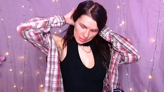 Snapshot of MilaLoona chatting on 03.04.26 MilaLoona online show from 03.04.26