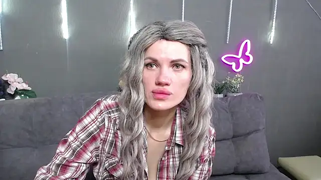 Snapshot of MilaLoona chatting on 03.26.26 MilaLoona online show from 03.26.26