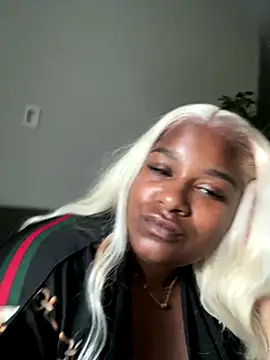 Snapshot of BigFineSelena chatting on 09.17.25 BigFineSelena online show from 09.17.25