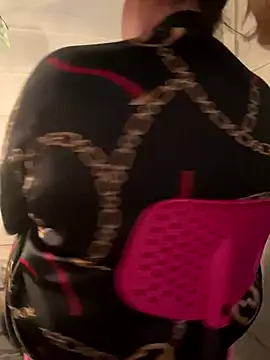 Snapshot of BigFineSelena chatting on 10.13.25 BigFineSelena online show from 10.13.25