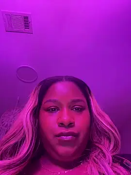 BigFineSelena online show from 12.19.25