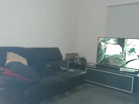 Snapshot of shhhoot73 chatting on 09.19.25 shhhoot73 online show from 09.19.25