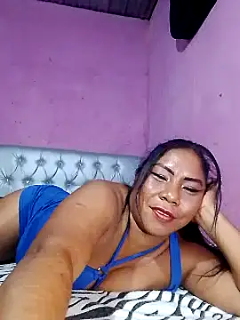 Snapshot of rosmery-navarro chatting on 12.21.24 rosmery-navarro online show from 12.21.24